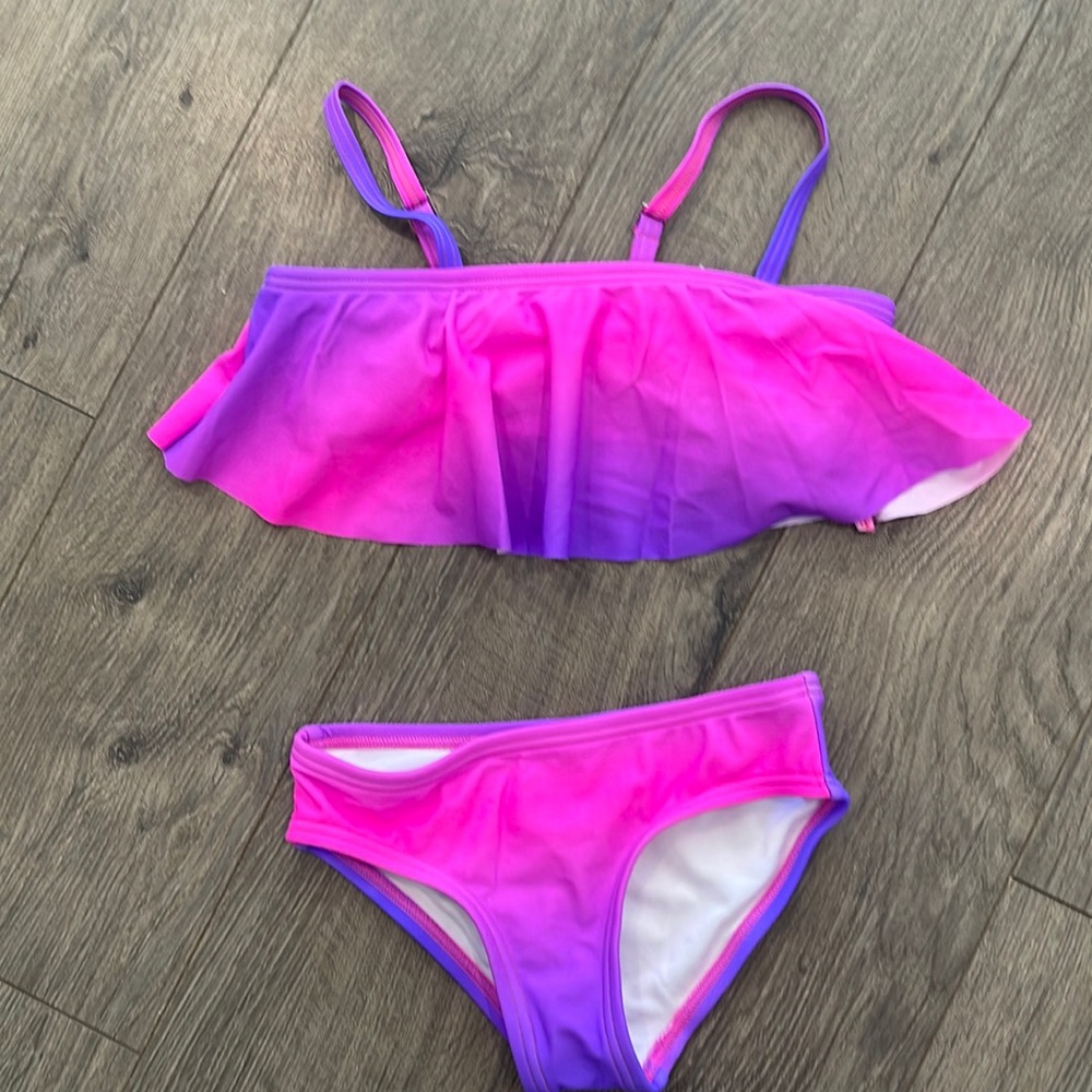 Girls size 6 - 2 piece bathing suit